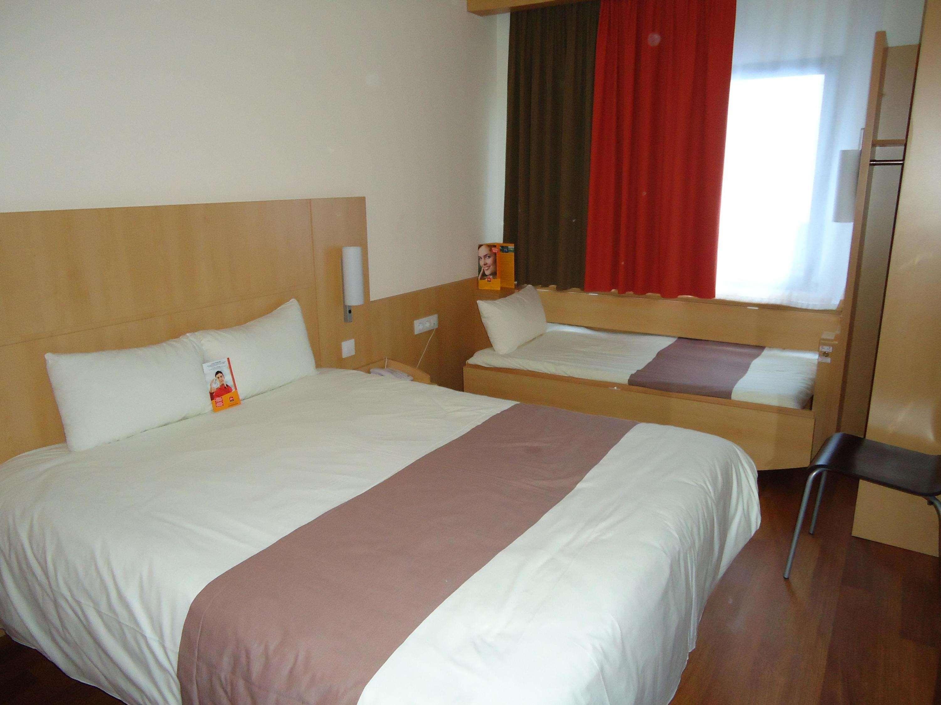 Ibis Girona Hotel Exterior photo